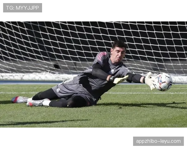 库尔图瓦宣布回归国家队，助力球队冲击大赛荣耀