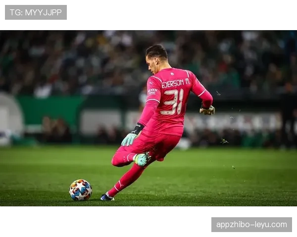 门将出球趋势分析揭示现代足球战术新变革，助力球队竞争力全面提升