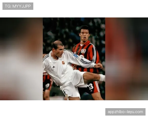 齐达内决赛经典时刻再现，传奇瞬间点燃足球历史回忆