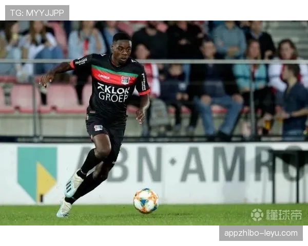 穆萨战术适配性分析：高压环境下球队表现提升策略引关注