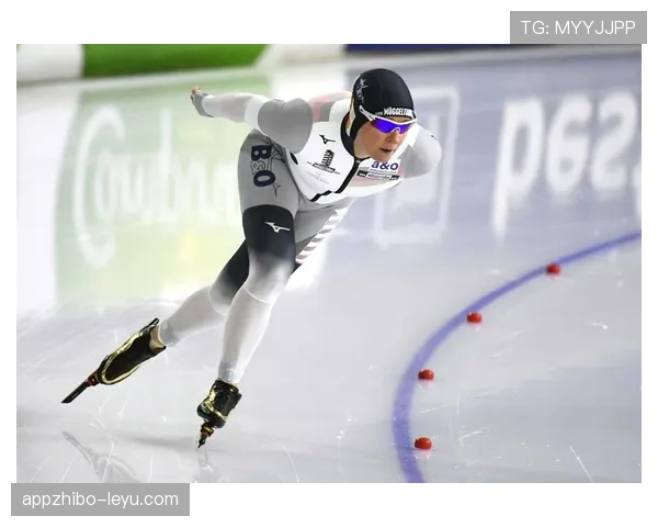 足球老将再创辉煌，宝刀未老展风采引关注