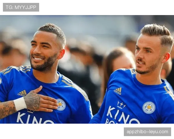 西布朗新赛季蓝白条纹球衣发布，设计灵感引爆球迷热议