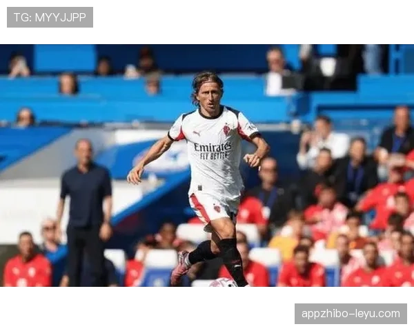 从8号位到自由中场：莫德里奇的战术演变